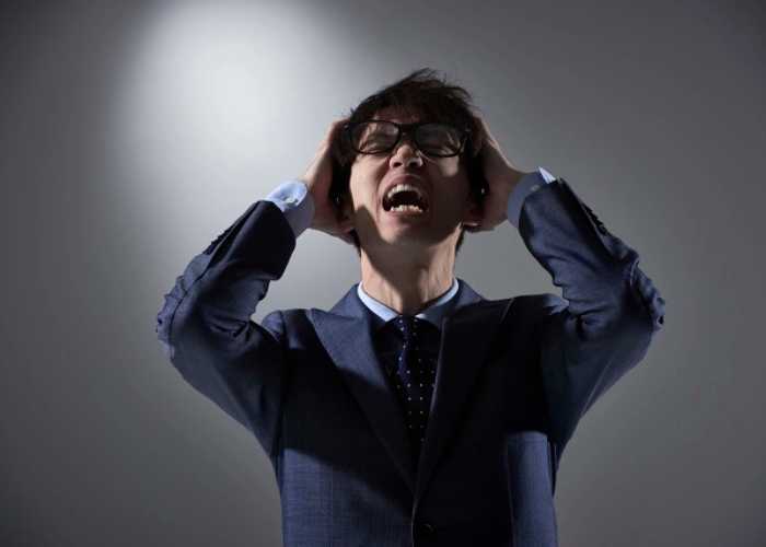 情緒低落憂郁，易暴躁生氣，難以入眠